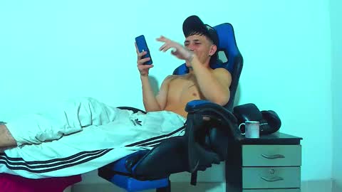 Snapshot of skinny_marked chatting on 12.03.25 skinny marked online show from 12.03.25