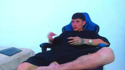 Snapshot of skinny_marked chatting on 12.19.25 skinny marked online show from 12.19.25