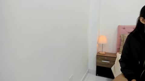 Snapshot of skinny_melody chatting on 11.25.25 melody online show from 11.25.25