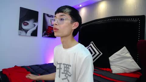 Snapshot of skinny_office chatting on 02.26.26 David online show from 02.26.26