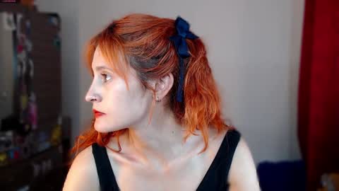 Snapshot of skinny_raven chatting on 12.15.24 Marion online show from 12.15.24