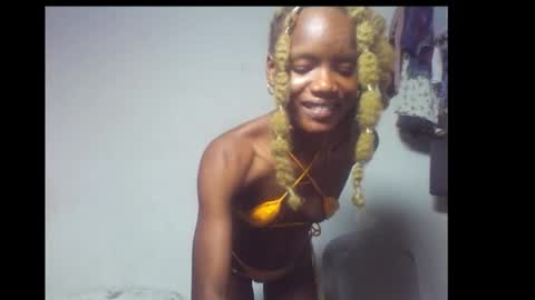 Snapshot of skinnybeauty1 chatting on 12.15.25 Linda independent model online show from 12.15.25