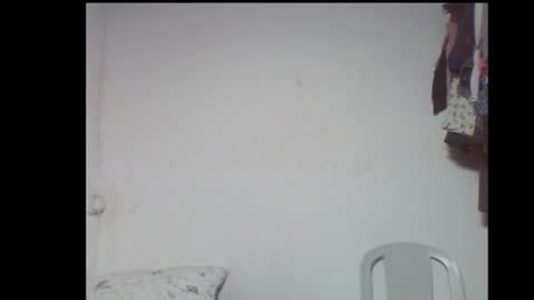 Snapshot of skinnybeauty1 chatting on 12.17.25 Linda independent model online show from 12.17.25