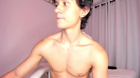 Snapshot of skinnydreamer chatting on 09.18.25 skinnydreamer online show from 09.18.25