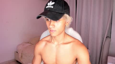 Snapshot of skinnydreamer chatting on 09.23.25 skinnydreamer online show from 09.23.25