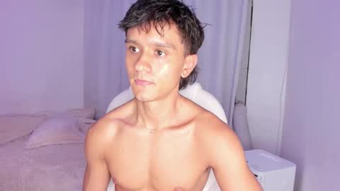 Snapshot of skinnydreamer chatting on 12.02.25 skinnydreamer online show from 12.02.25