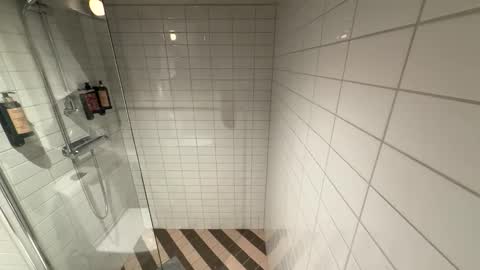 Snapshot of skinnyduderino chatting on 11.27.25 skinnyduderino online show from 11.27.25