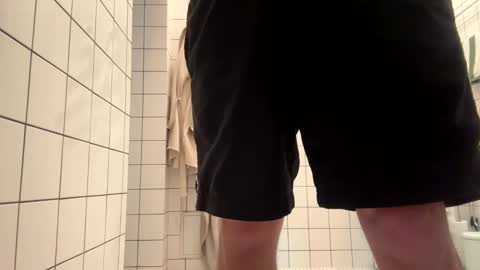 Snapshot of skinnyduderino chatting on 12.01.25 skinnyduderino online show from 12.01.25