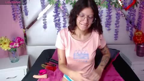 Snapshot of skinnyhorny_ chatting on 01.31.25 SKINNYHORNY online show from 01.31.25