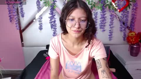 Snapshot of skinnyhorny_ chatting on 01.31.25 SKINNYHORNY online show from 01.31.25