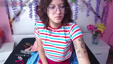 Snapshot of skinnyhorny_ chatting on 02.12.25 SKINNYHORNY online show from 02.12.25