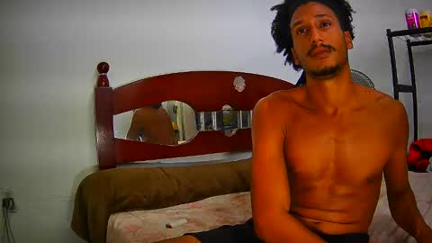 Snapshot of skinnylatinman chatting on 02.17.25 Skinny Latin Man online show from 02.17.25