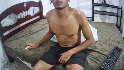 Snapshot of skinnylatinman chatting on 09.20.25 Skinny Latin Man online show from 09.20.25