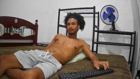 Snapshot of skinnylatinman chatting on 09.30.25 Skinny Latin Man online show from 09.30.25