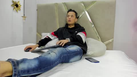 Snapshot of skinnyzeth chatting on 10.01.25 SkinnyZeth online show from 10.01.25