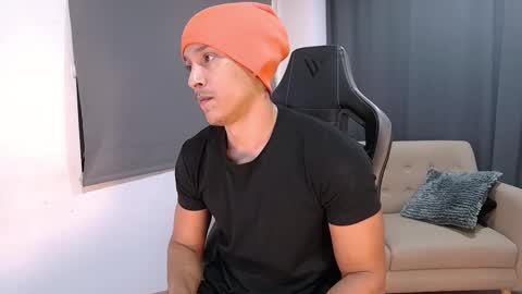 Snapshot of skull_prospect chatting on 02.15.26 Liam Vokov online show from 02.15.26