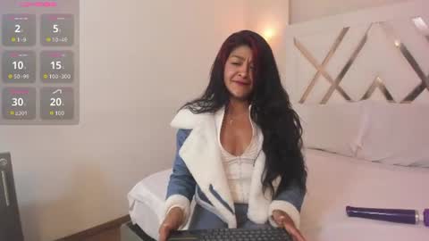 Snapshot of sky_collins_ chatting on 07.24.26 Sky online show from 07.24.26