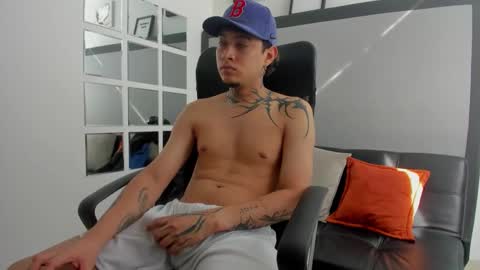 Snapshot of sky_wild chatting on 10.22.25 sky_wild online show from 10.22.25