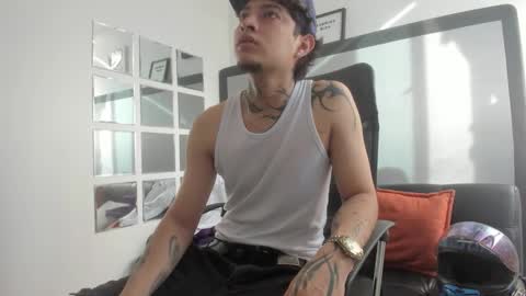 Snapshot of sky_wild chatting on 10.31.25 sky_wild online show from 10.31.25