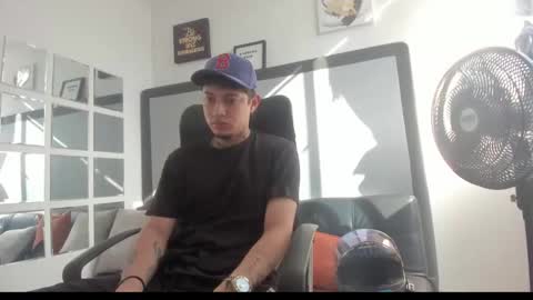 Snapshot of sky_wild chatting on 11.01.25 sky_wild online show from 11.01.25