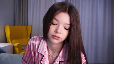 Snapshot of skyeriehm chatting on 12.17.25 Amy online show from 12.17.25