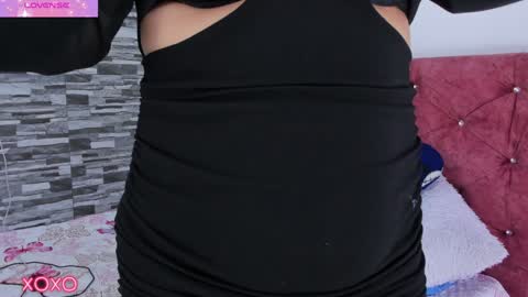 Snapshot of skyhotgirl chatting on 02.06.25 Sky online show from 02.06.25