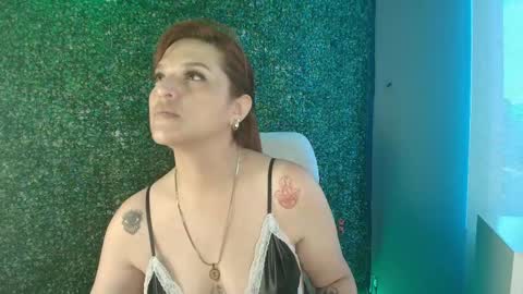 Snapshot of skylar__desire chatting on 10.04.25 skylar__desire online show from 10.04.25