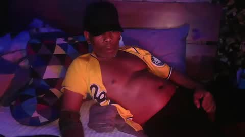 Snapshot of skyonetoo3 chatting on 02.14.25 skyonetoo3 online show from 02.14.25