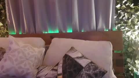 Snapshot of skyonetoo3 chatting on 02.26.25 skyonetoo3 online show from 02.26.25