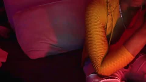 Snapshot of skyonetoo3 chatting on 03.01.25 skyonetoo3 online show from 03.01.25