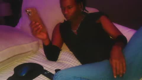 Snapshot of skyonetoo3 chatting on 09.15.25 skyonetoo3 online show from 09.15.25