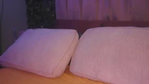 Snapshot of skyonetoo3 chatting on 09.25.25 skyonetoo3 online show from 09.25.25