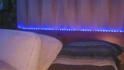 Snapshot of skyonetoo3 chatting on 09.27.25 skyonetoo3 online show from 09.27.25