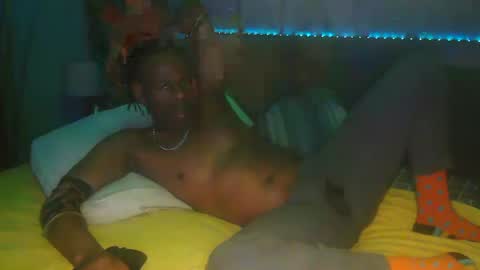 Snapshot of skyonetoo3 chatting on 09.30.25 skyonetoo3 online show from 09.30.25