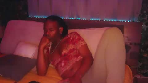 Snapshot of skyonetoo3 chatting on 10.01.25 skyonetoo3 online show from 10.01.25