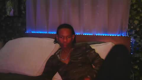 Snapshot of skyonetoo3 chatting on 10.11.25 skyonetoo3 online show from 10.11.25