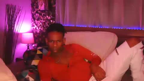 Snapshot of skyonetoo3 chatting on 11.01.25 skyonetoo3 online show from 11.01.25