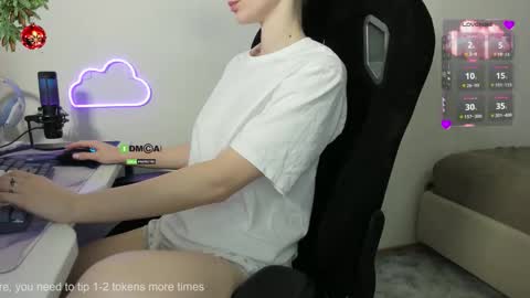 Snapshot of skyqueeni chatting on 12.18.25 Nastya online show from 12.18.25