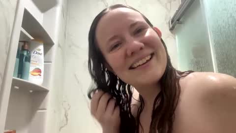 Snapshot of skywinters chatting on 02.10.25 Sky Winters online show from 02.10.25