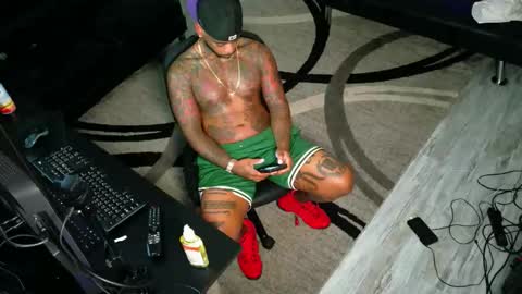 Snapshot of slangondemhoes chatting on 10.15.25 nasty twitter KASHCARTERATL online show from 10.15.25