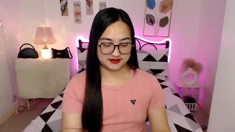 Queen Cyrine online show from 02.02.26