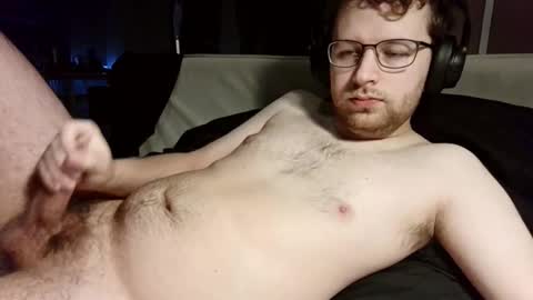 Snapshot of slender_slit chatting on 12.21.25 slender_slit online show from 12.21.25