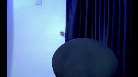 Snapshot of slim_petitqueen chatting on 11.06.25 Alice online show from 11.06.25