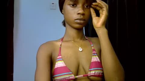 Snapshot of slim_petitqueen chatting on 11.10.25 Alice online show from 11.10.25