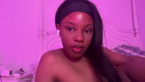 Snapshot of slimebonygurl chatting on 06.25.26 slimebonygurl online show from 06.25.26