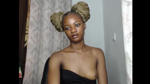 Snapshot of slimfit_girl chatting on 11.29.25 Slimfit girl online show from 11.29.25