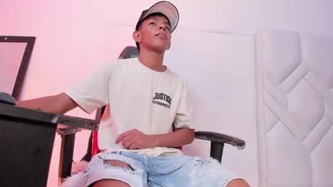 SlimLatino  online show from 04.17.26