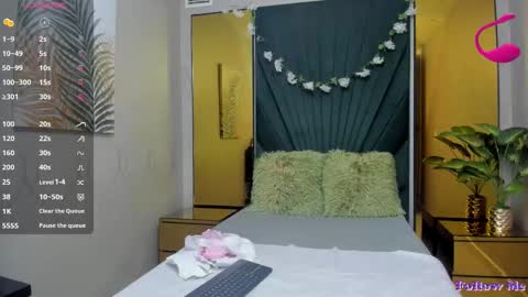 Paola  online show from 02.13.25