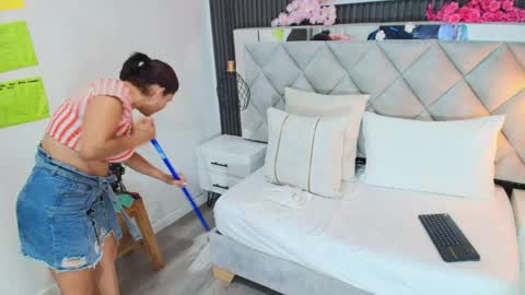 slut_milf_ online show from 04.15.26