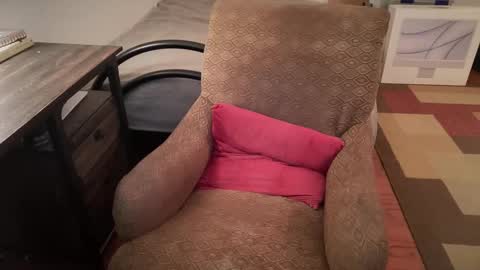 Snapshot of slut_slave_cfnm chatting on 12.01.24 slut online show from 12.01.24